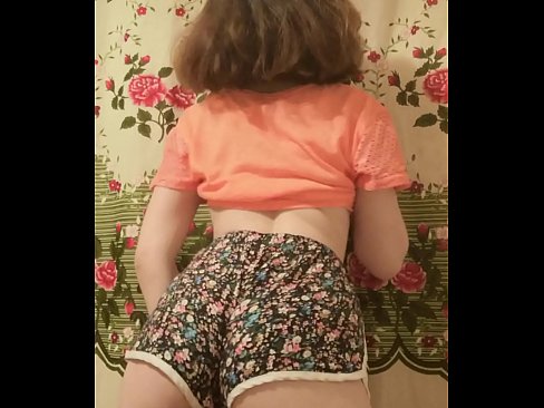 ❤️ Szexi fiatal csaj vetkőzteti le a rövidnadrágját a kamera előtt. Porno at hu.niceporn.ru ❌️